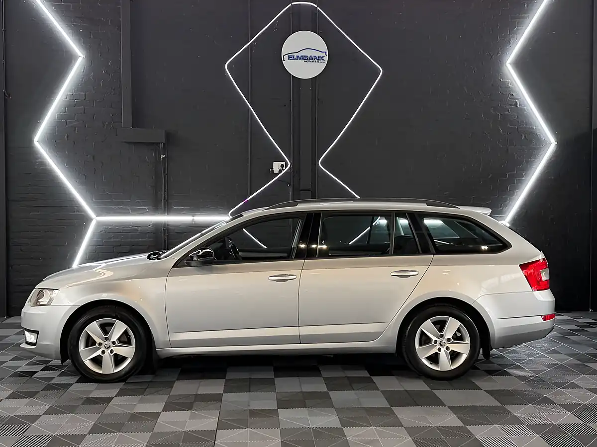 Used 2013 Skoda Octavia Se Silver - Interior and Exterior details 7