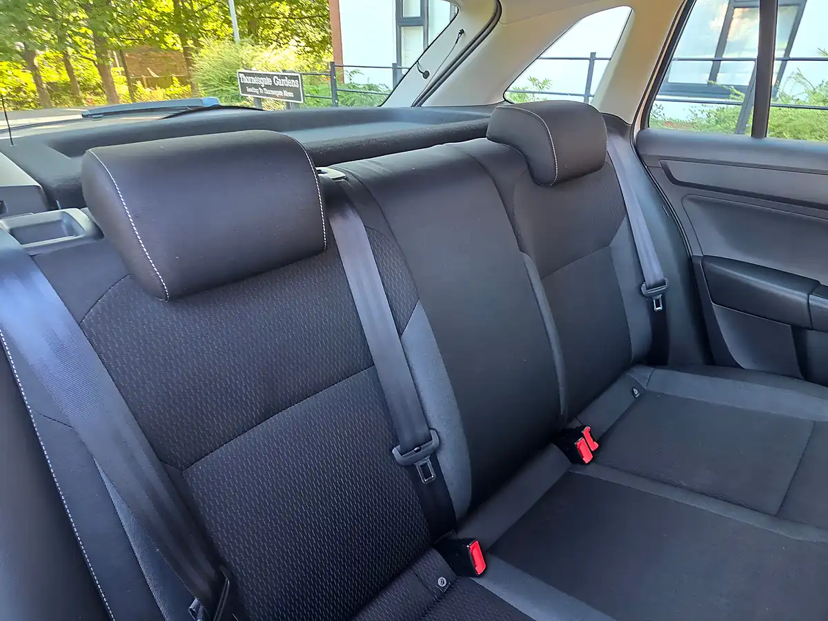 Used 2013 Skoda Rapid Spaceback Se White - Interior and Exterior details 11