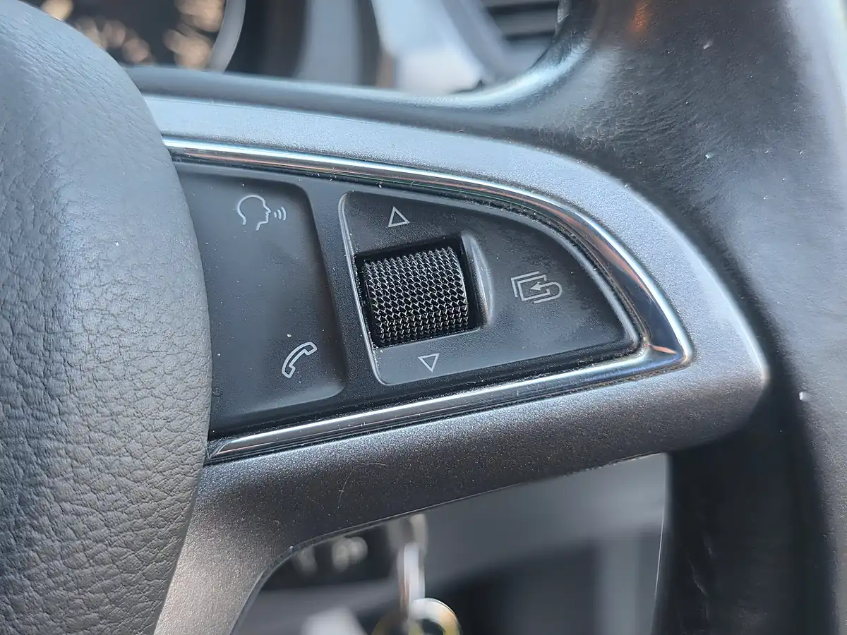 Used 2013 Skoda Rapid Spaceback Se White - Interior and Exterior details 16
