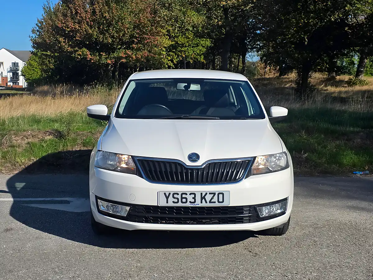 Used 2013 Skoda Rapid Spaceback Se White - Interior and Exterior details 2