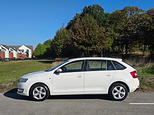 Used 2013 Skoda Rapid Spaceback Se White - Interior and Exterior details 4
