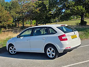 Used 2013 Skoda Rapid Spaceback Se White - Interior and Exterior details 5