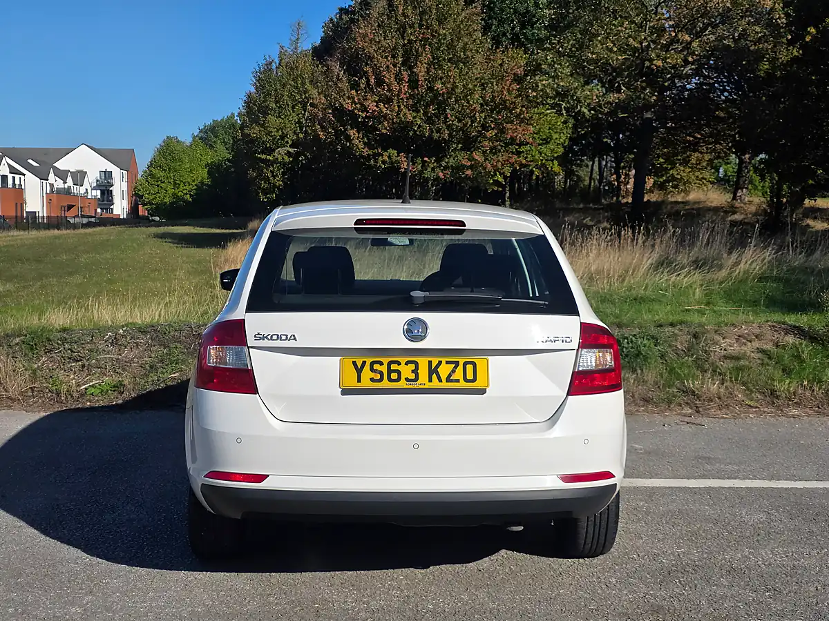 Used 2013 Skoda Rapid Spaceback Se White - Interior and Exterior details 6