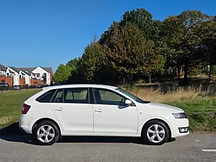 Used 2013 Skoda Rapid Spaceback Se White - Interior and Exterior details 8