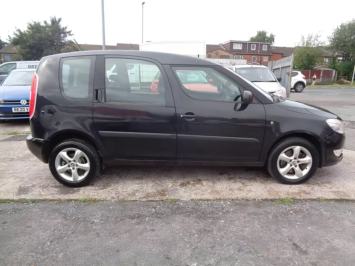 Used 2013 Skoda Roomster Greenline Ii Black - Interior and Exterior details 3