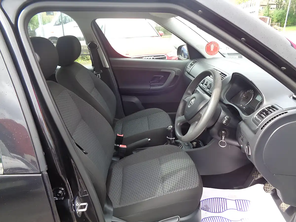 Used 2013 Skoda Roomster Greenline Ii Black - Interior and Exterior details 9