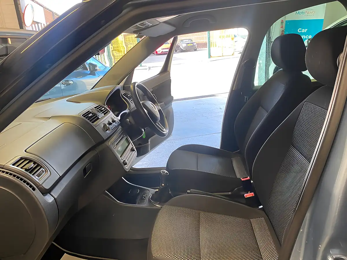 Used 2013 Skoda Roomster Scout Blue - Interior and Exterior details 11