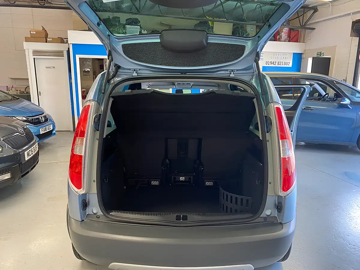 Used 2013 Skoda Roomster Scout Blue - Interior and Exterior details 8
