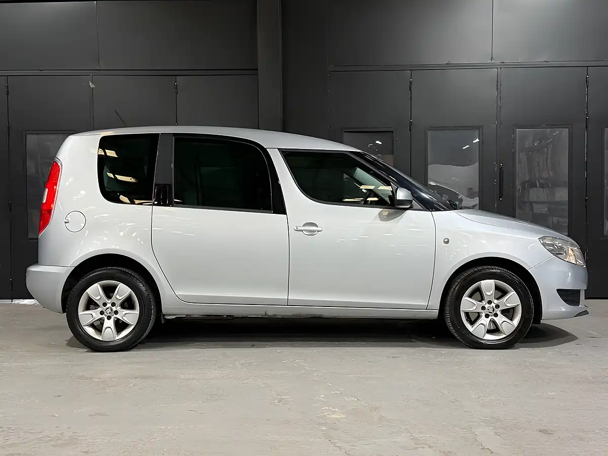 Used 2013 Skoda Roomster Se Silver - Interior and Exterior details 4