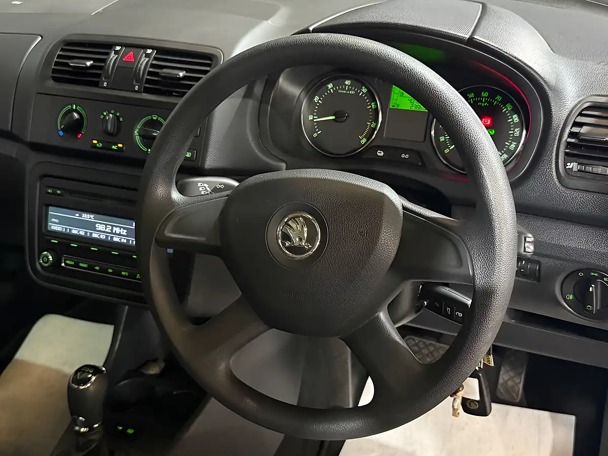 Used 2013 Skoda Roomster Se Silver - Interior and Exterior details 9