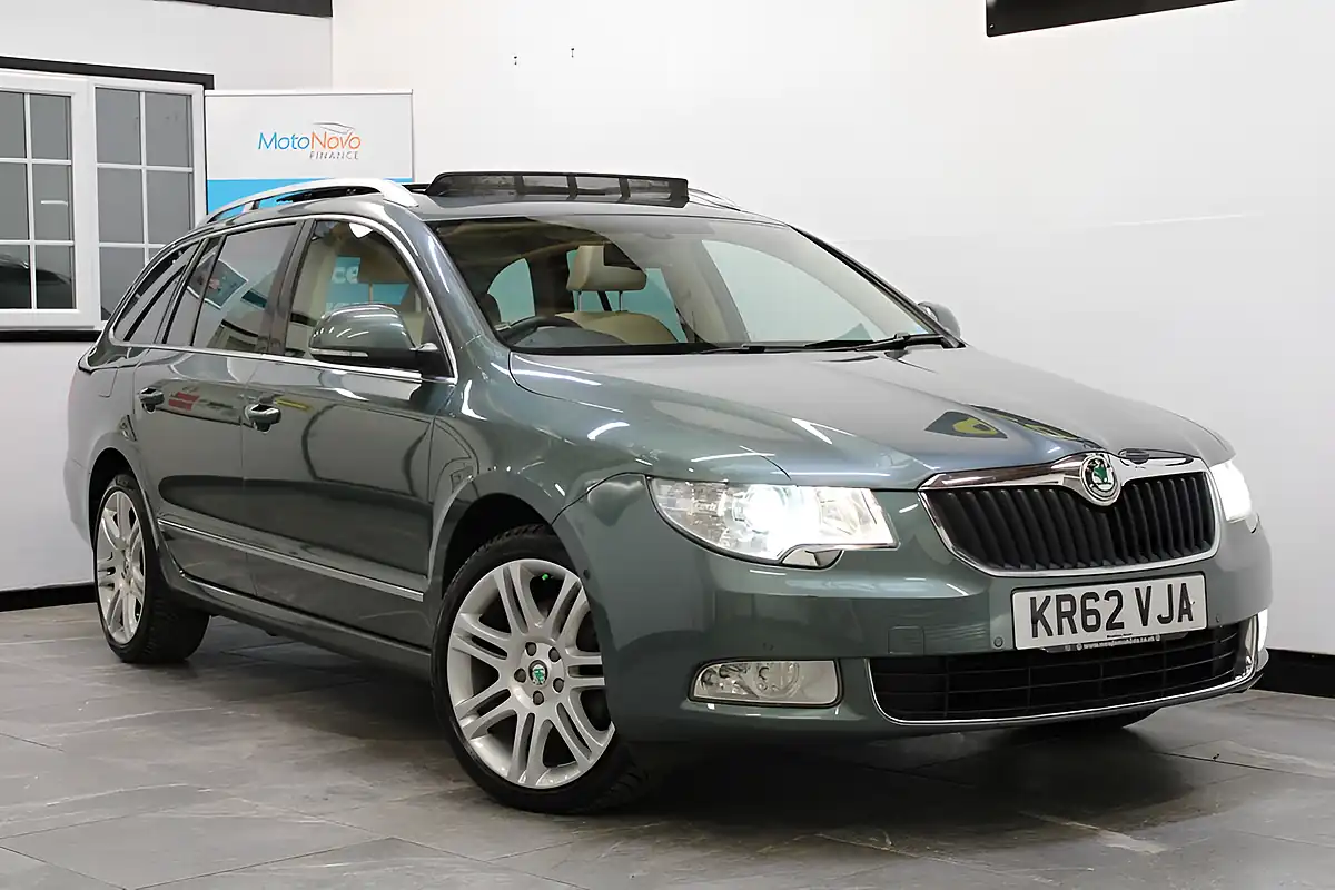 Used 2013 Skoda Superb Elegance Green - Front View