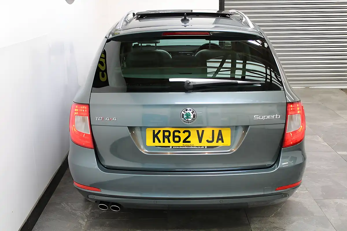 Used 2013 Skoda Superb Elegance Green - Interior and Exterior details 10