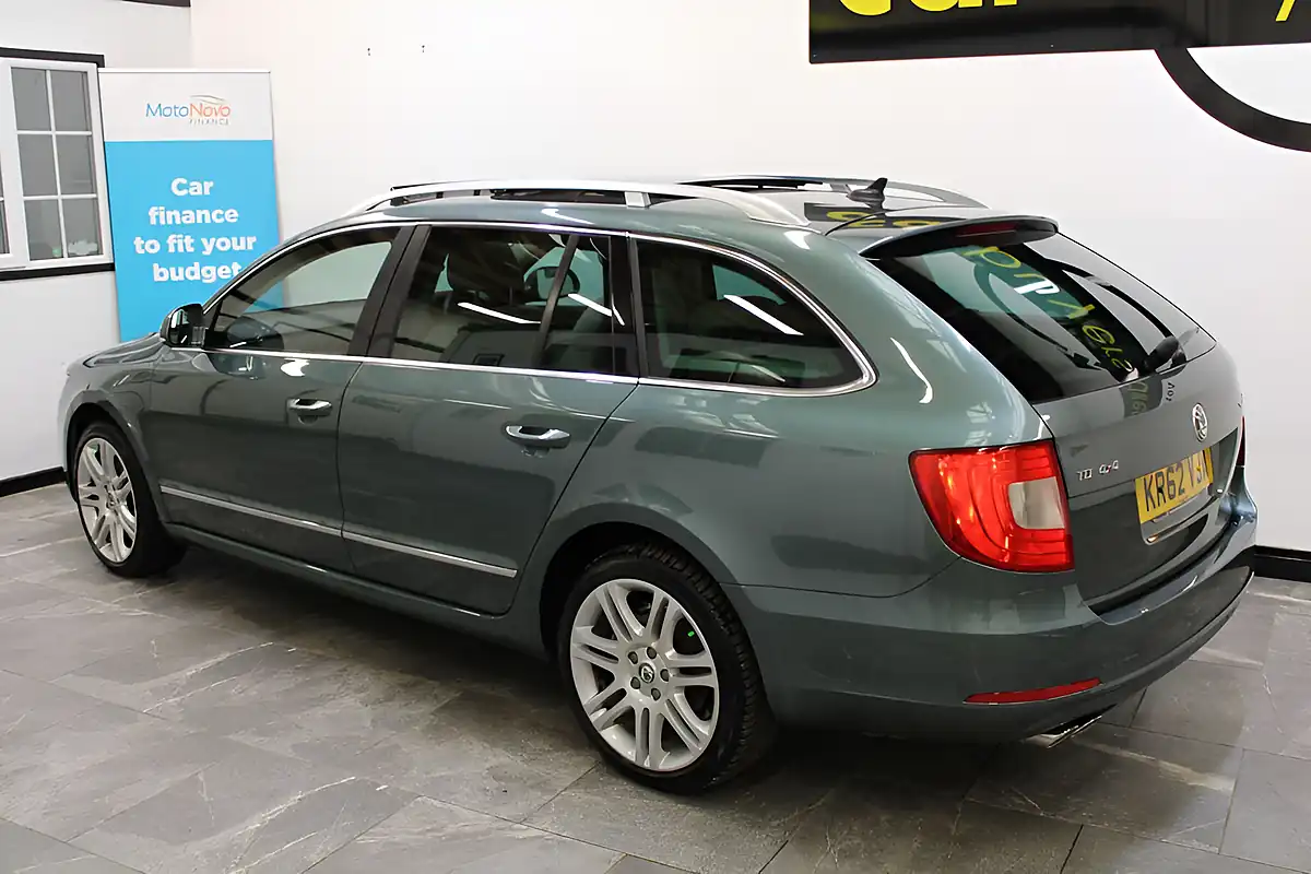 Used 2013 Skoda Superb Elegance Green - Interior and Exterior details 11