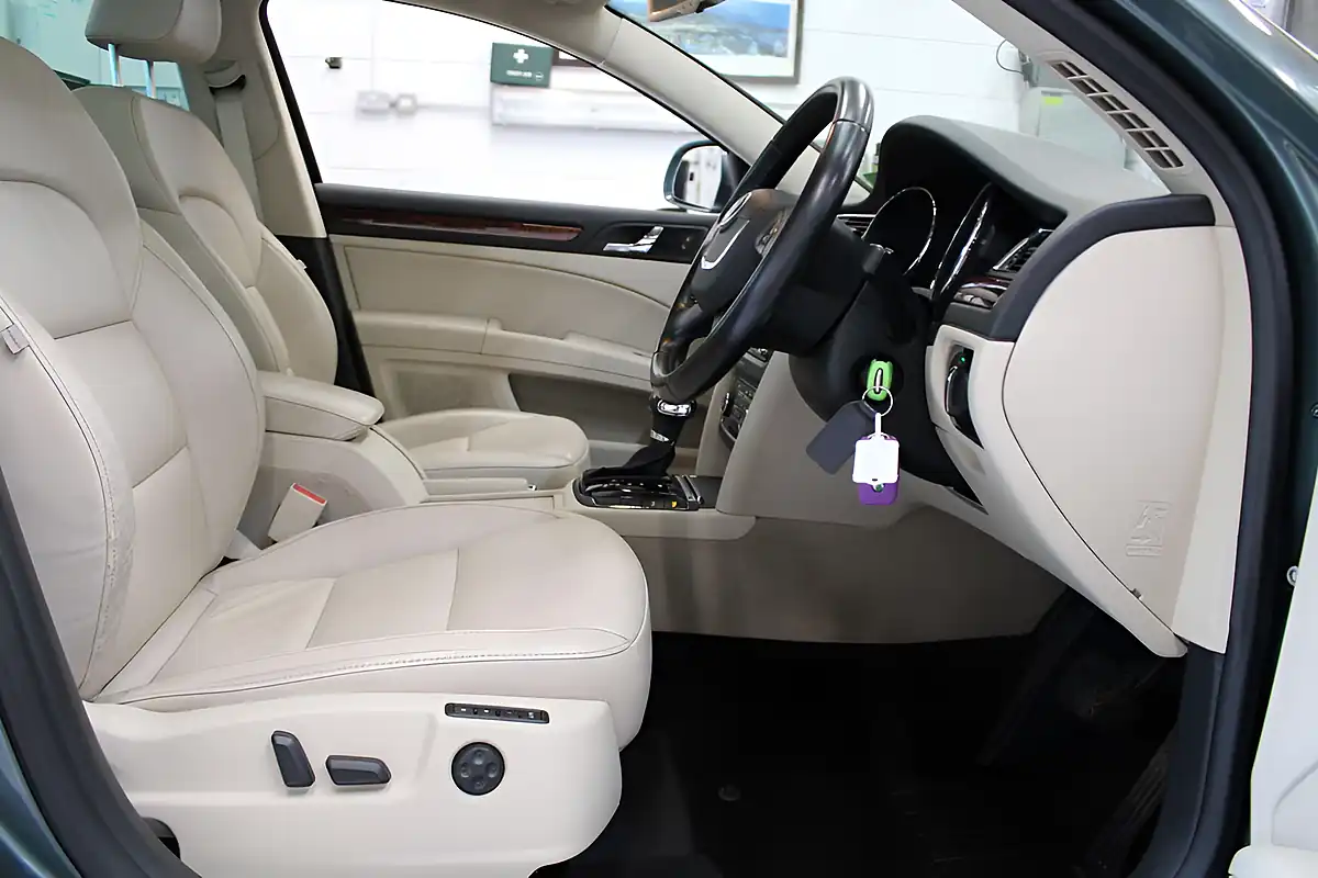 Used 2013 Skoda Superb Elegance Green - Interior and Exterior details 17