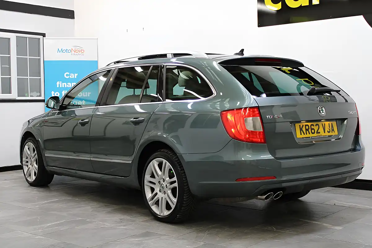 Used 2013 Skoda Superb Elegance Green - Interior and Exterior details 3