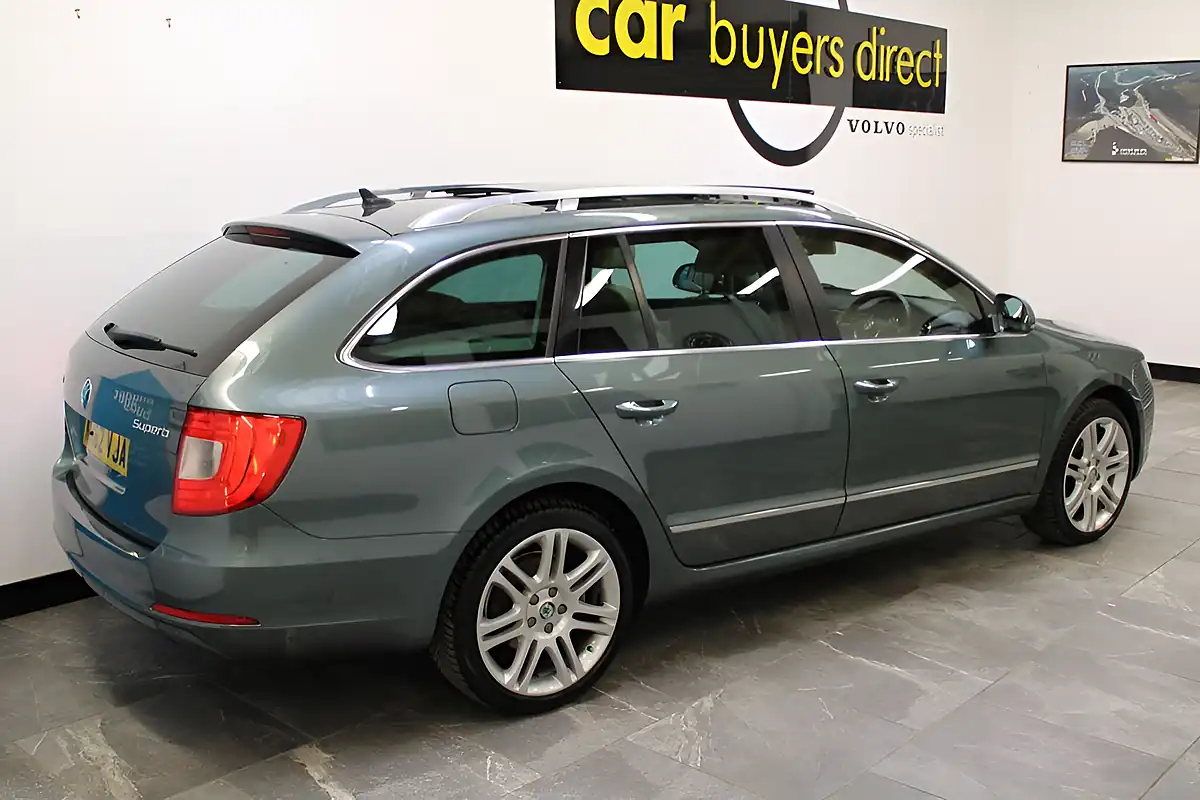 Used 2013 Skoda Superb Elegance Green - Interior and Exterior details 4
