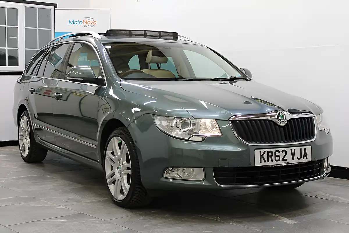 Used 2013 Skoda Superb Elegance Green - Interior and Exterior details 6