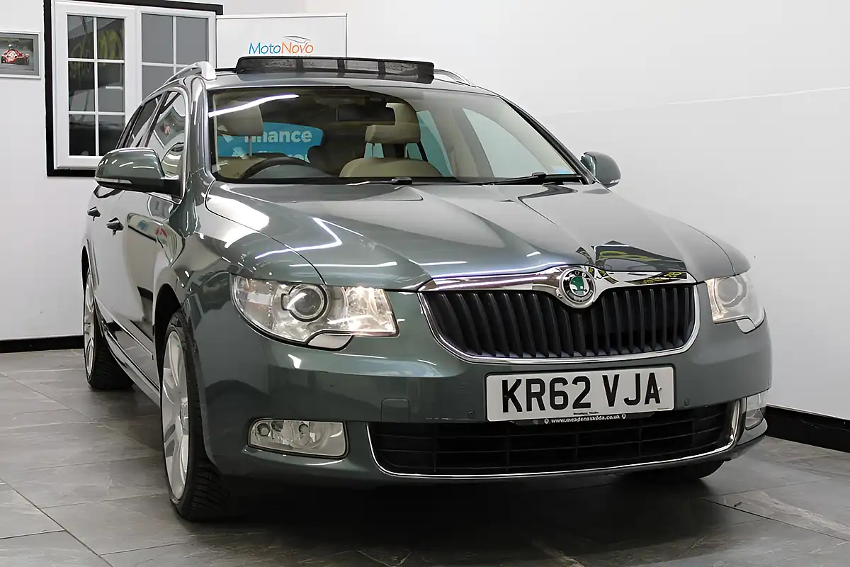 Used 2013 Skoda Superb Elegance Green - Interior and Exterior details 7