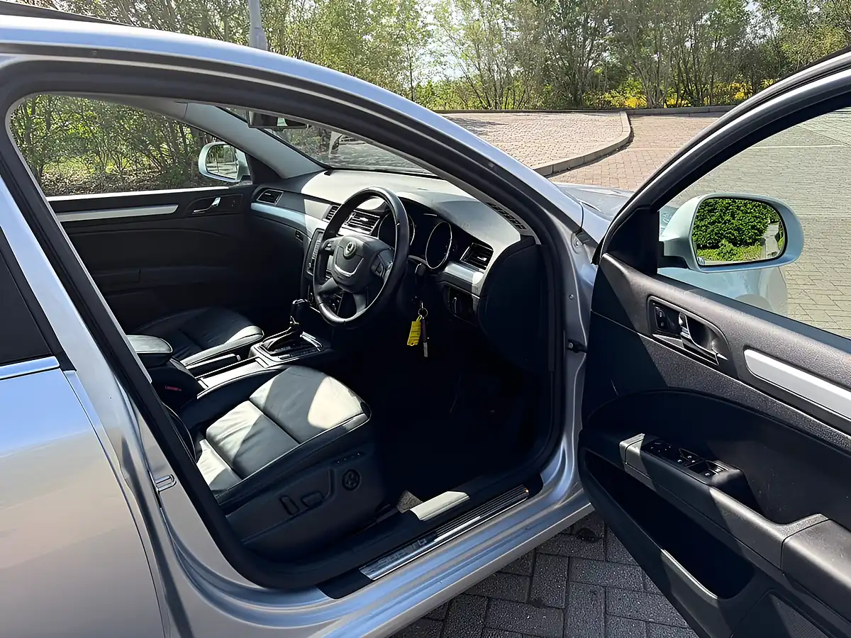 Used 2013 Skoda Superb Elegance Silver - Interior and Exterior details 14