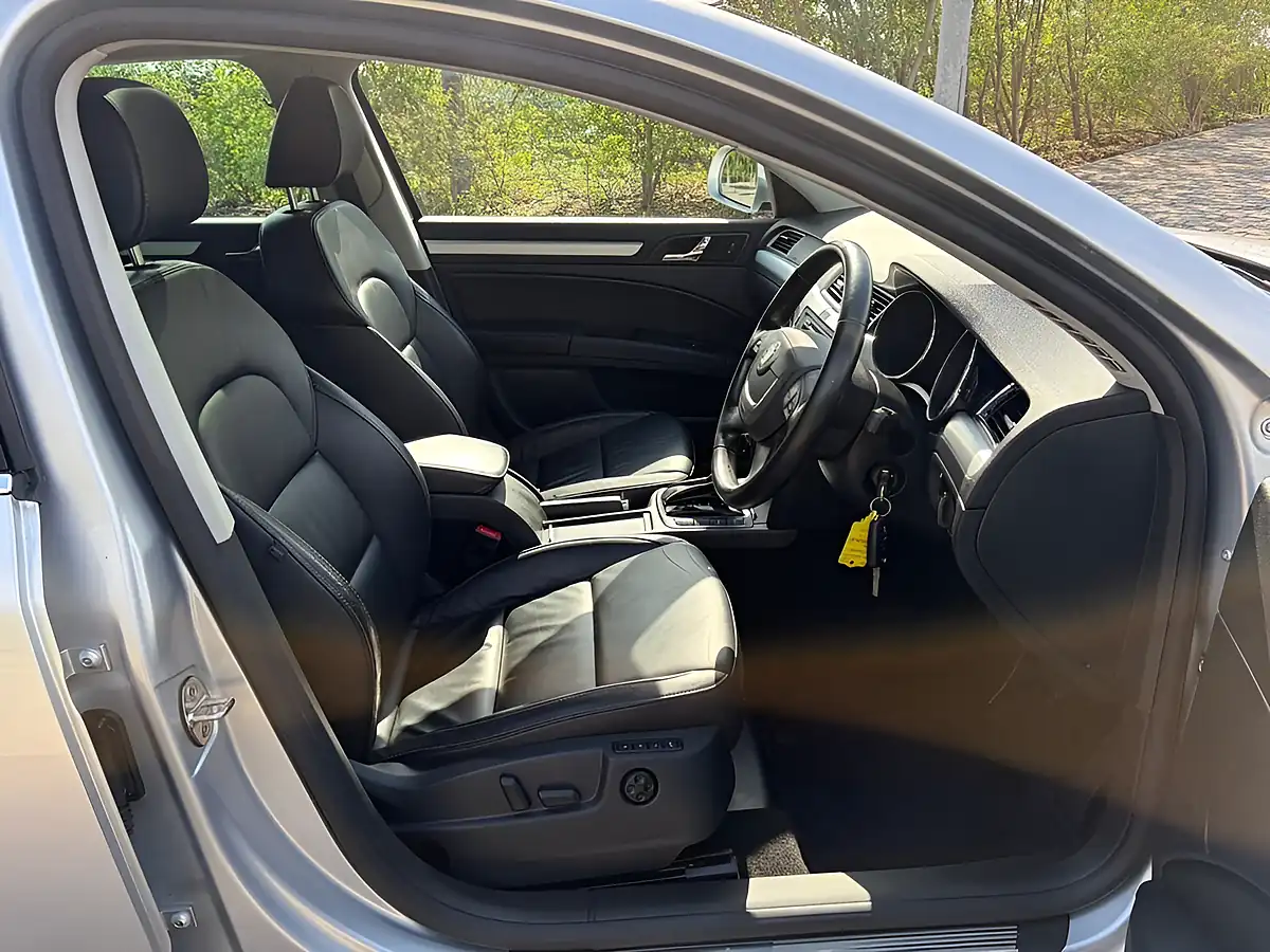 Used 2013 Skoda Superb Elegance Silver - Interior and Exterior details 18