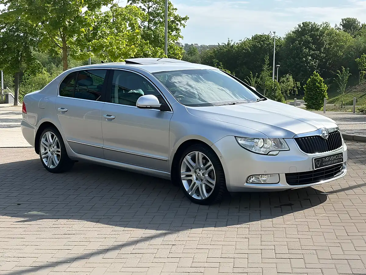 Used 2013 Skoda Superb Elegance Silver - Interior and Exterior details 2