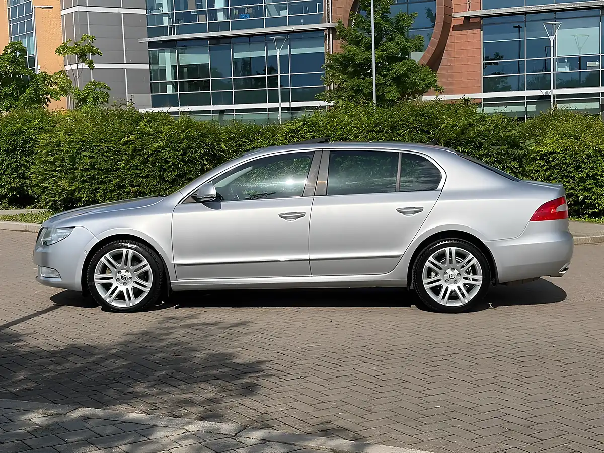 Used 2013 Skoda Superb Elegance Silver - Interior and Exterior details 3