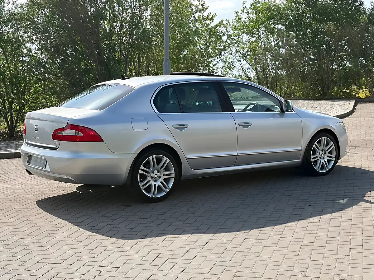 Used 2013 Skoda Superb Elegance Silver - Interior and Exterior details 4