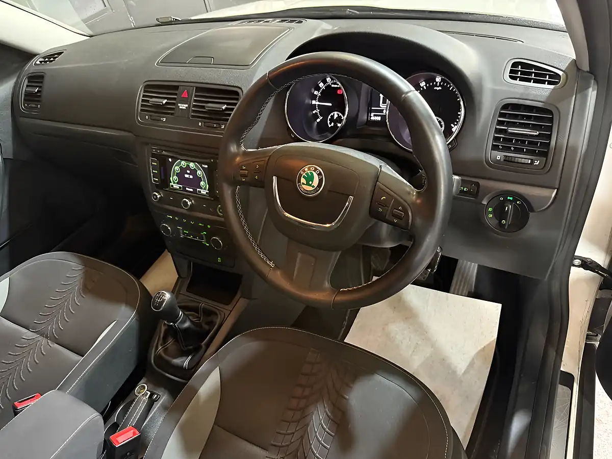 Used 2013 Skoda Yeti Adventure White - Interior and Exterior details 10