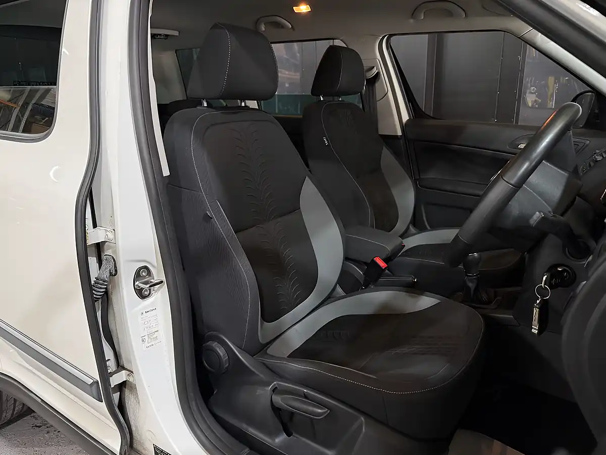 Used 2013 Skoda Yeti Adventure White - Interior and Exterior details 11