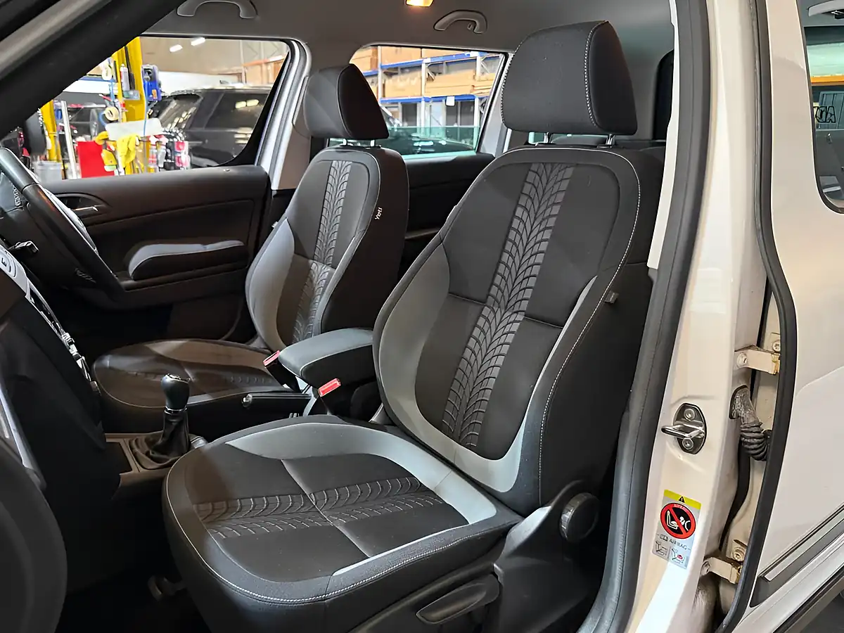 Used 2013 Skoda Yeti Adventure White - Interior and Exterior details 12