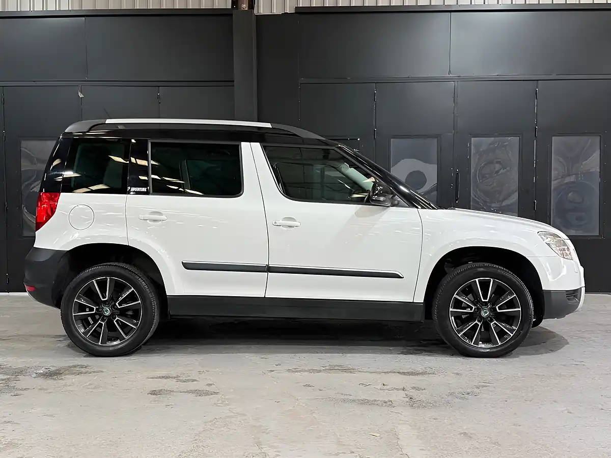 Used 2013 Skoda Yeti Adventure White - Interior and Exterior details 4