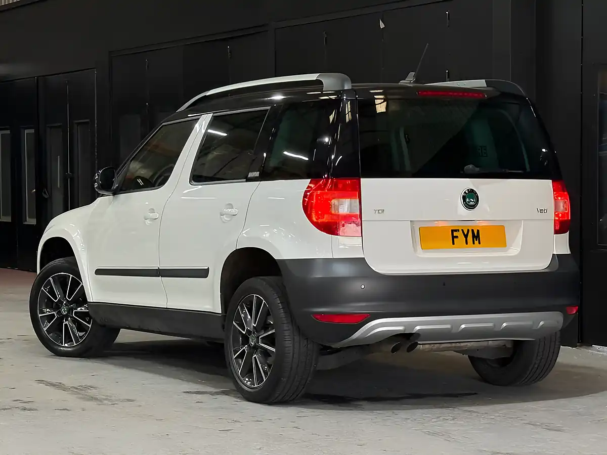 Used 2013 Skoda Yeti Adventure White - Interior and Exterior details 5