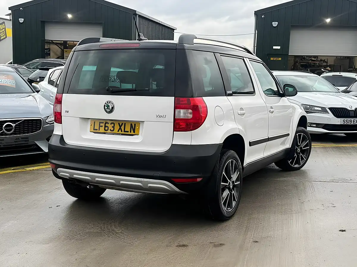 Used 2013 Skoda Yeti Adventure White - Interior and Exterior details 11