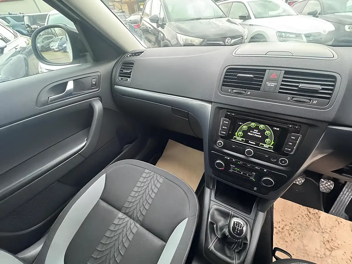 Used 2013 Skoda Yeti Adventure White - Interior and Exterior details 13