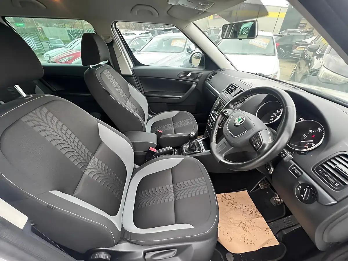 Used 2013 Skoda Yeti Adventure White - Interior and Exterior details 17