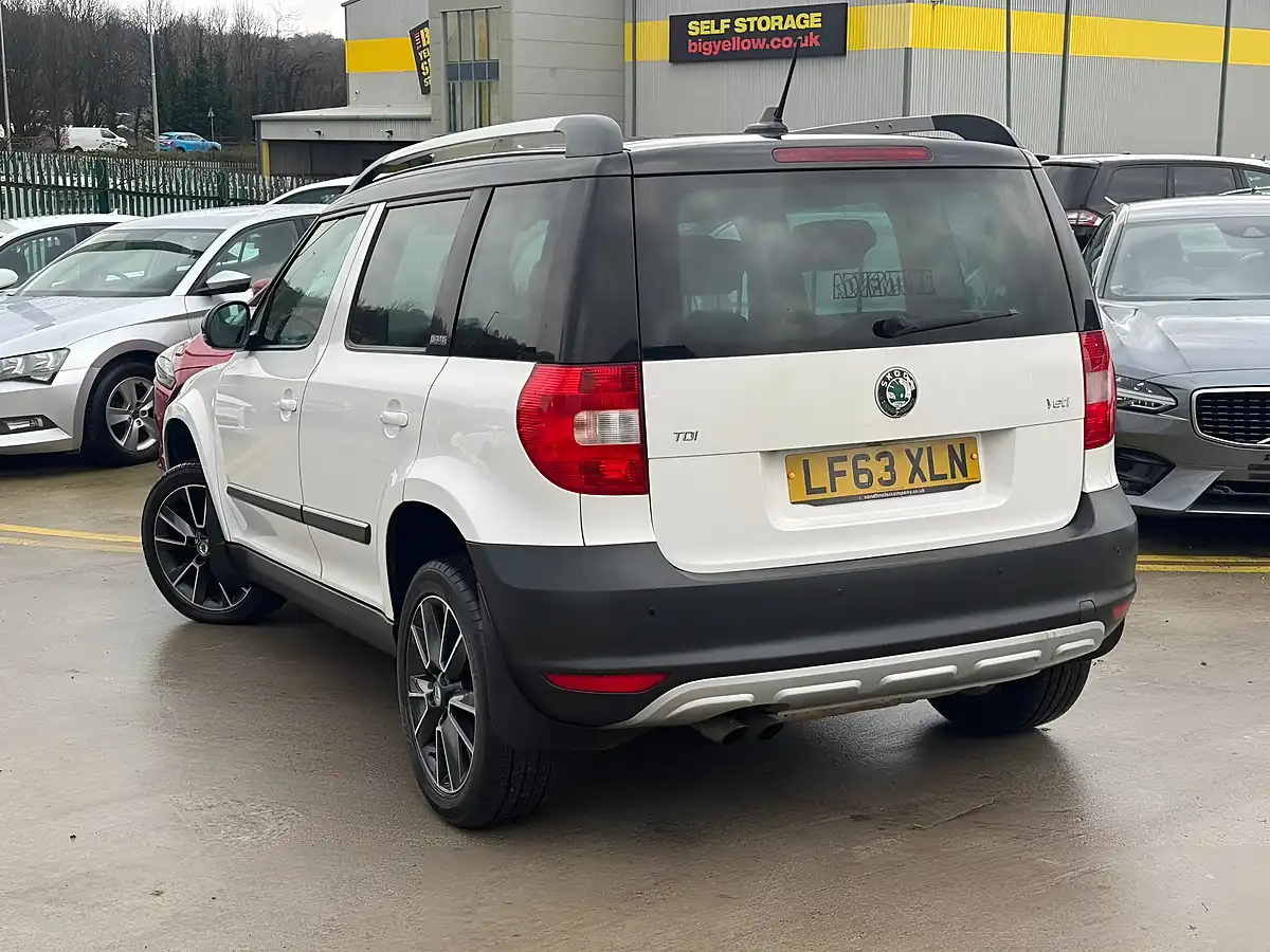 Used 2013 Skoda Yeti Adventure White - Interior and Exterior details 4