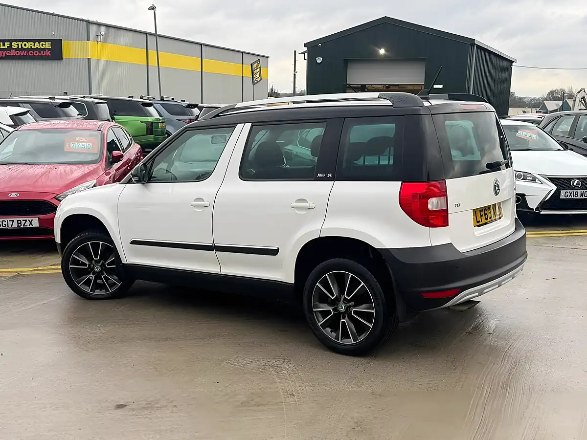 Used 2013 Skoda Yeti Adventure White - Interior and Exterior details 7