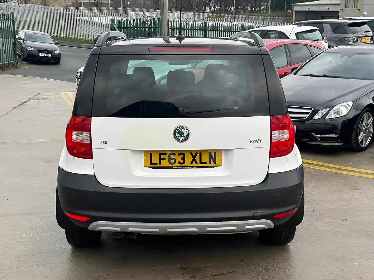 Used 2013 Skoda Yeti Adventure White - Interior and Exterior details 9