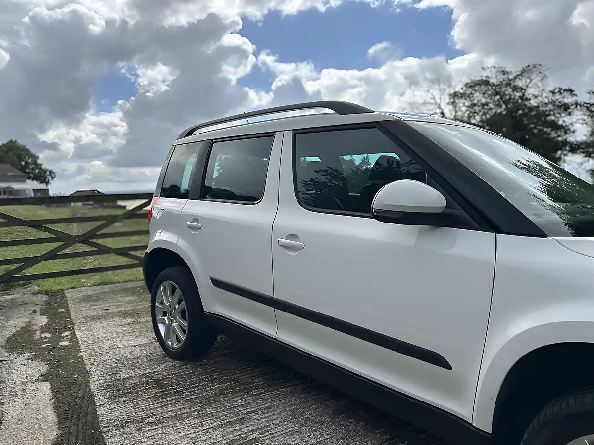 Used 2013 Skoda Yeti Elegance White - Interior and Exterior details 10