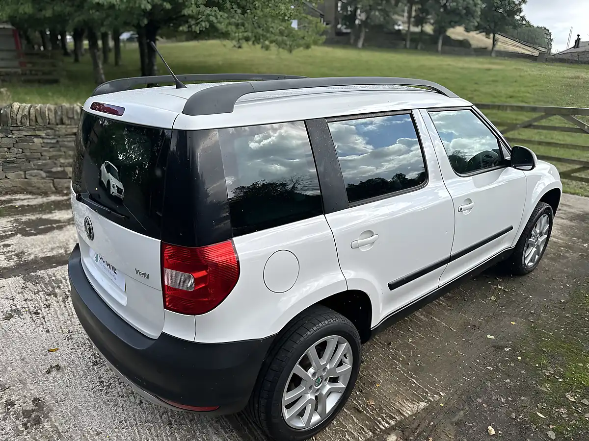 Used 2013 Skoda Yeti Elegance White - Interior and Exterior details 11