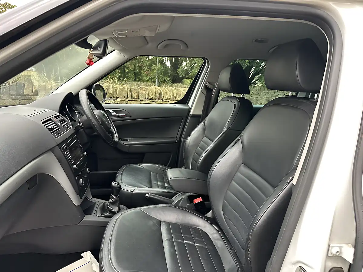 Used 2013 Skoda Yeti Elegance White - Interior and Exterior details 13