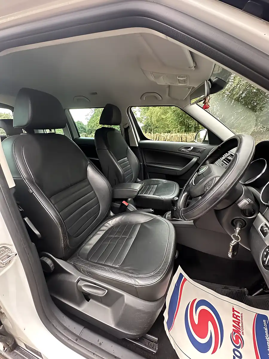 Used 2013 Skoda Yeti Elegance White - Interior and Exterior details 14