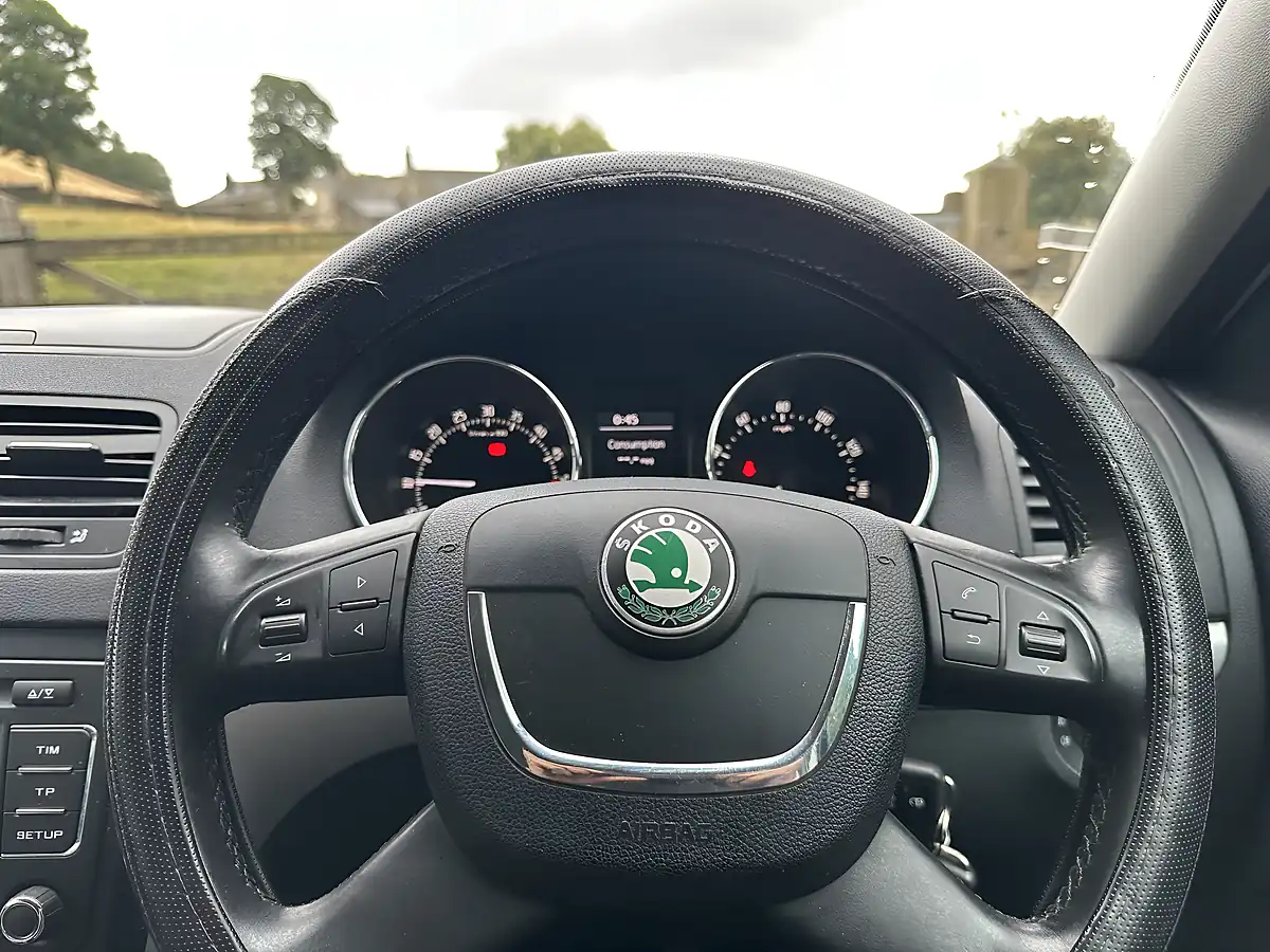 Used 2013 Skoda Yeti Elegance White - Interior and Exterior details 18