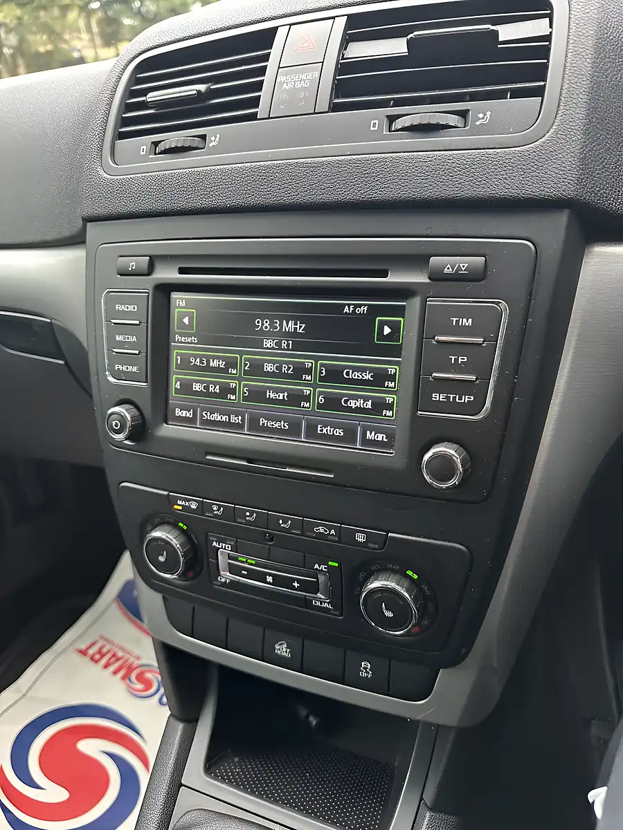 Used 2013 Skoda Yeti Elegance White - Interior and Exterior details 19