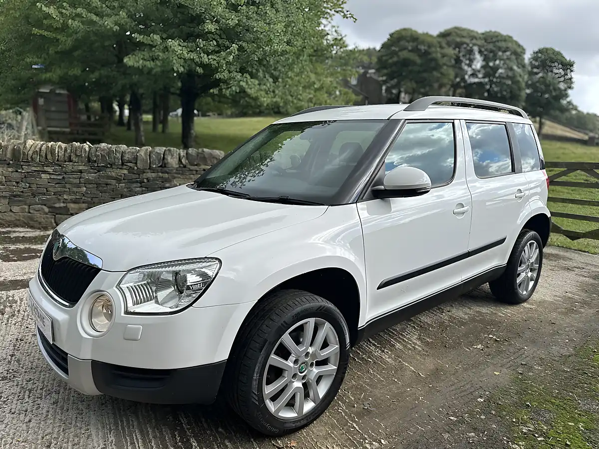 Used 2013 Skoda Yeti Elegance White - Interior and Exterior details 3