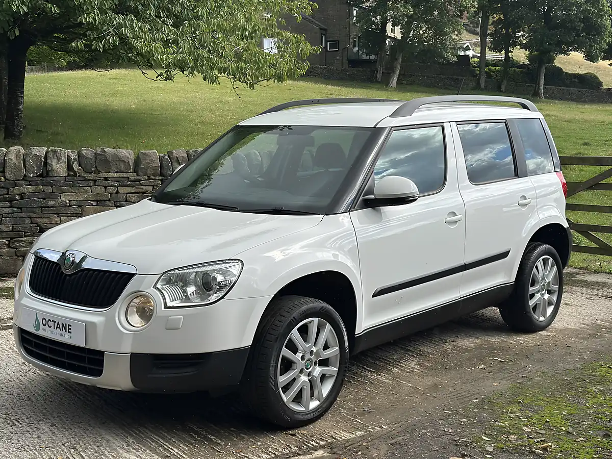 Used 2013 Skoda Yeti Elegance White - Interior and Exterior details 4
