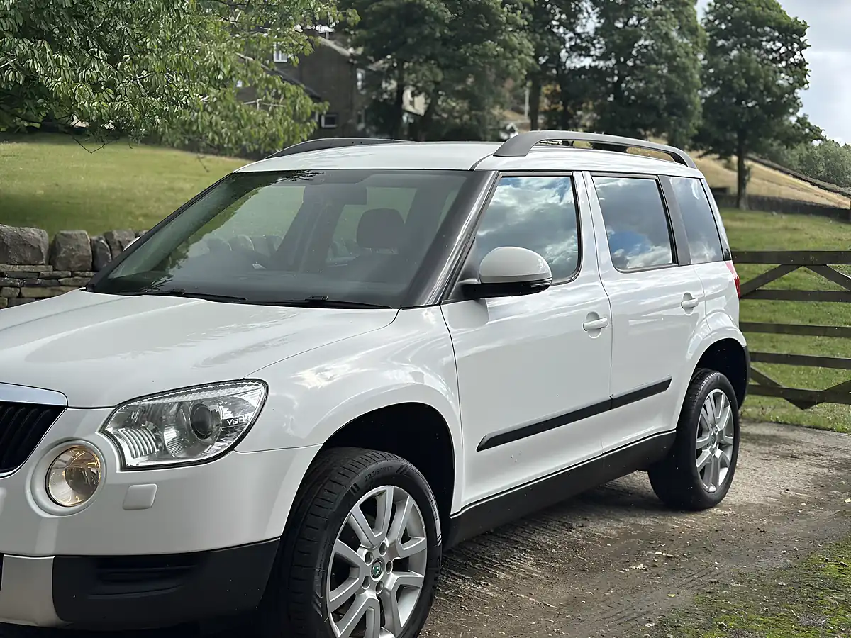 Used 2013 Skoda Yeti Elegance White - Interior and Exterior details 5