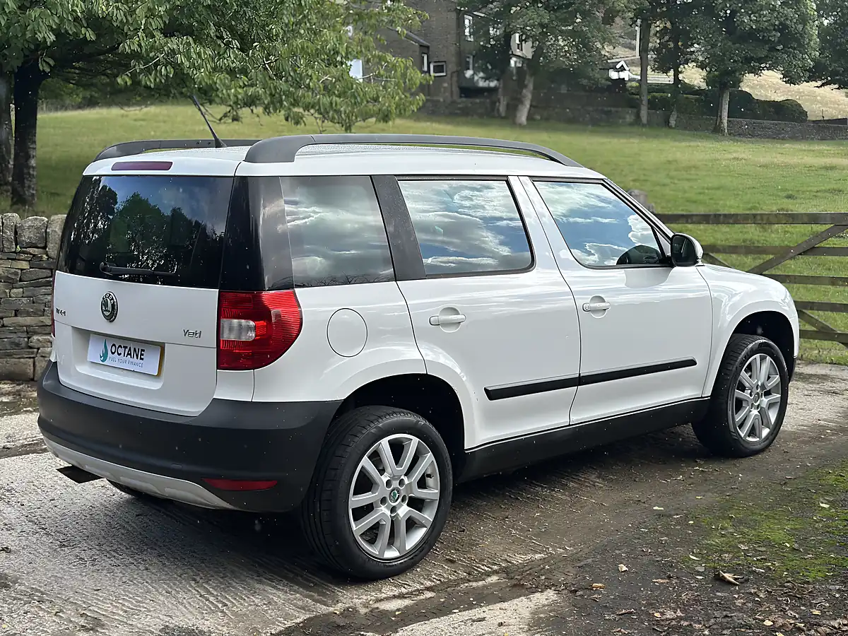 Used 2013 Skoda Yeti Elegance White - Interior and Exterior details 7