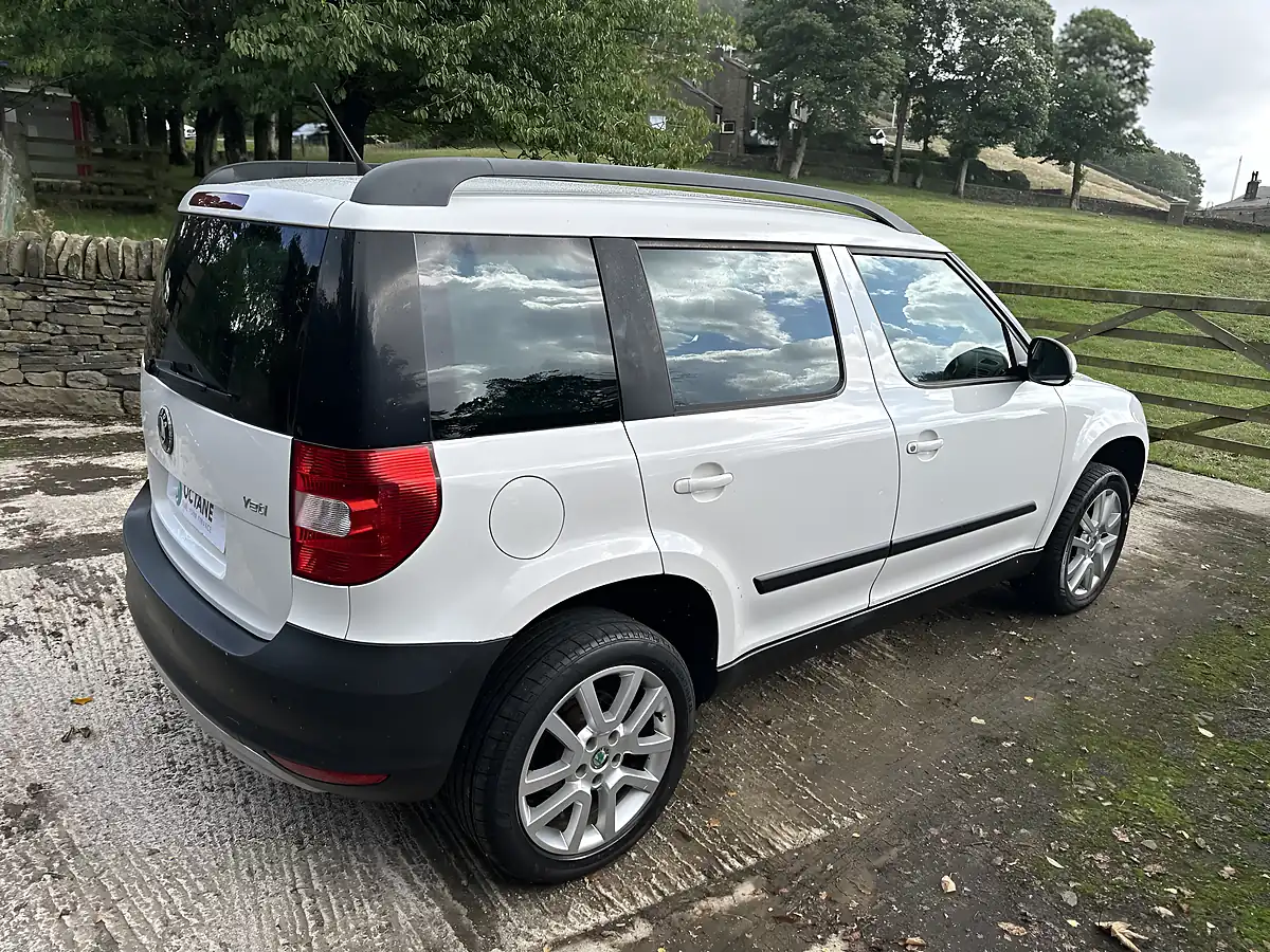 Used 2013 Skoda Yeti Elegance White - Interior and Exterior details 8