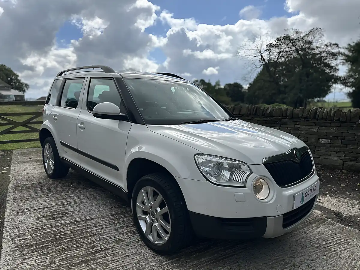 Used 2013 Skoda Yeti Elegance White - Interior and Exterior details 9